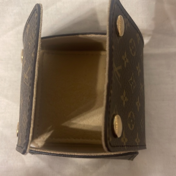 Louis Vuitton Small Jewelry Organizer - Picture 2 of 7